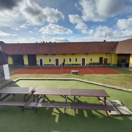 Statek Palcice Holiday home *